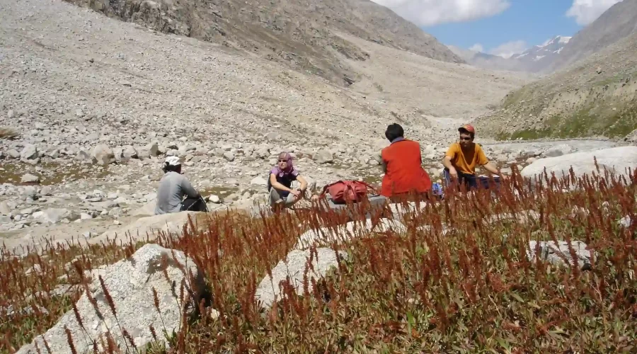 Trekkers chilling on Darcha Padum Trek