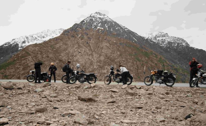 riders-manali-ladakh-highway-himalayan-legends-motorcycle-tour.jpg