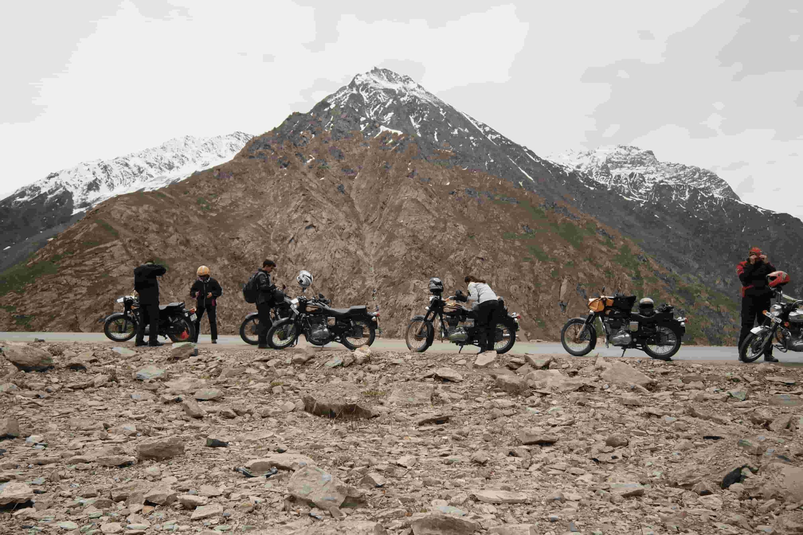 riders-manali-ladakh-highway-himalayan-legends-motorcycle-tour.jpg